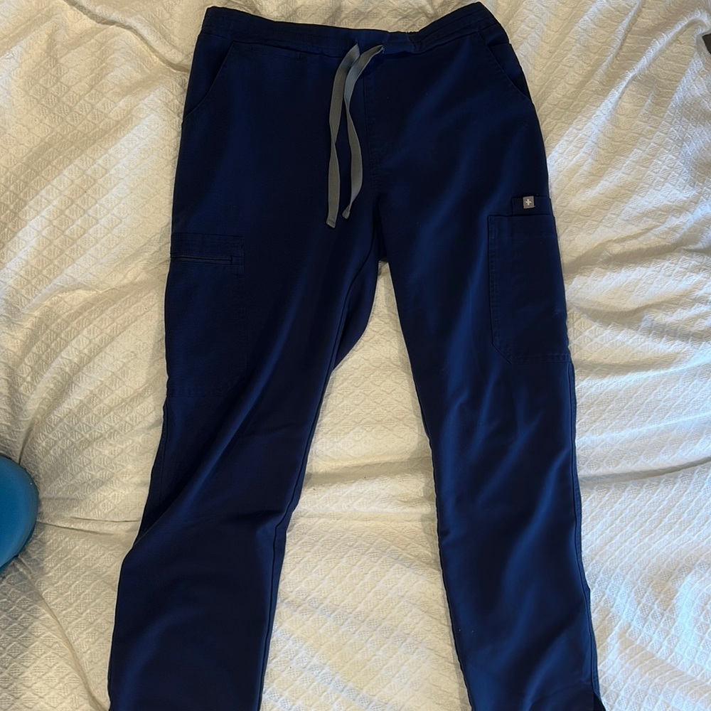 Figs YOLA skinny scrub pant